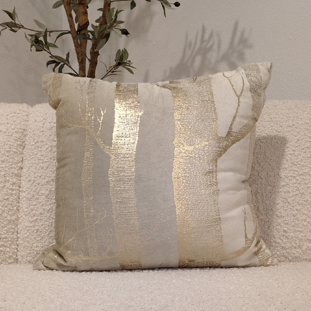 Throw pillow